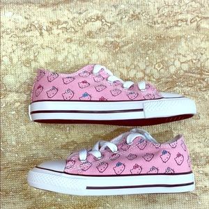 Converse all star low.